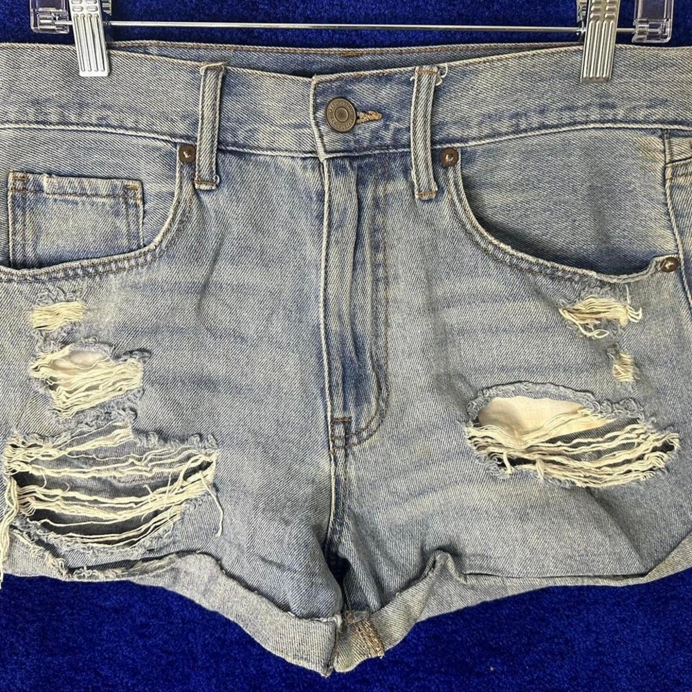 Aeropostale Distressed denim shorts with a worn‎ look #grungevibes
